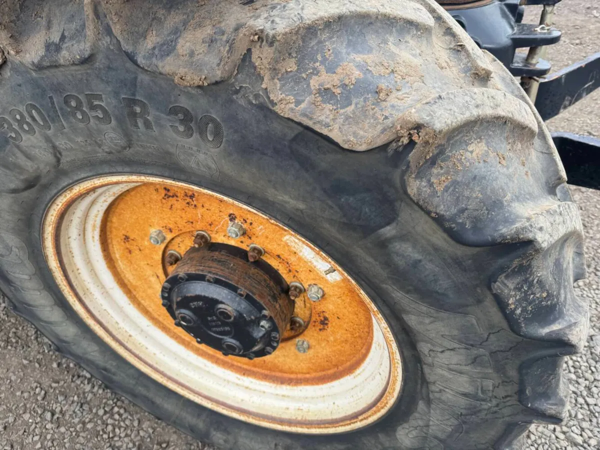 Row Crop Rims and Tyres Case New Hollan - Image 1