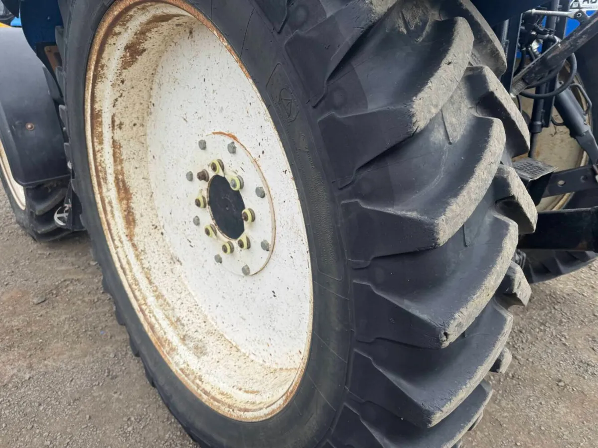 Row Crop Rims and Tyres Case New Hollan - Image 3