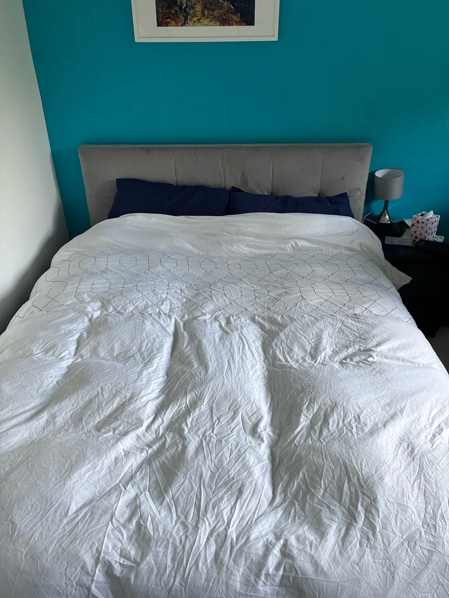 5ft bed with end drawer - Image 1