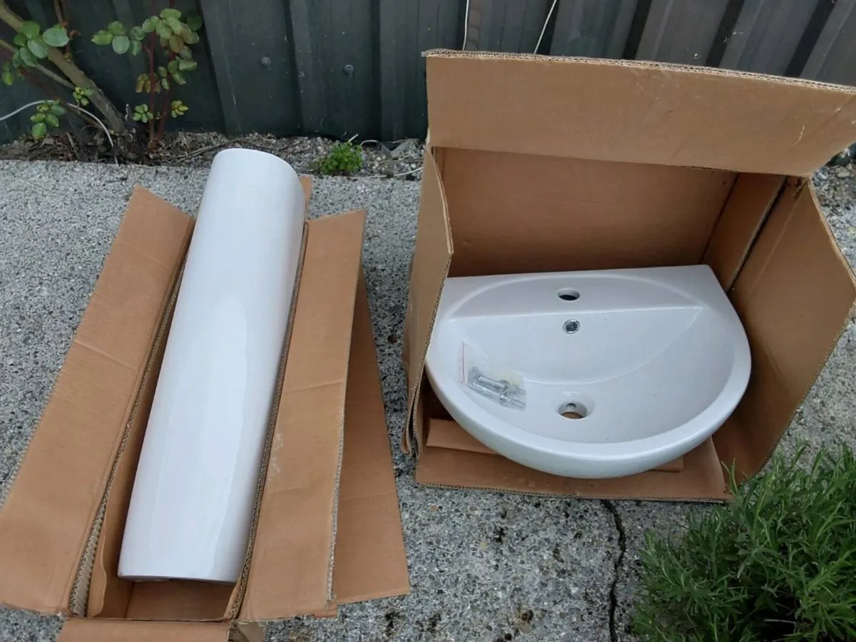 Lots of bathroom stuff for only €150 - Image 2