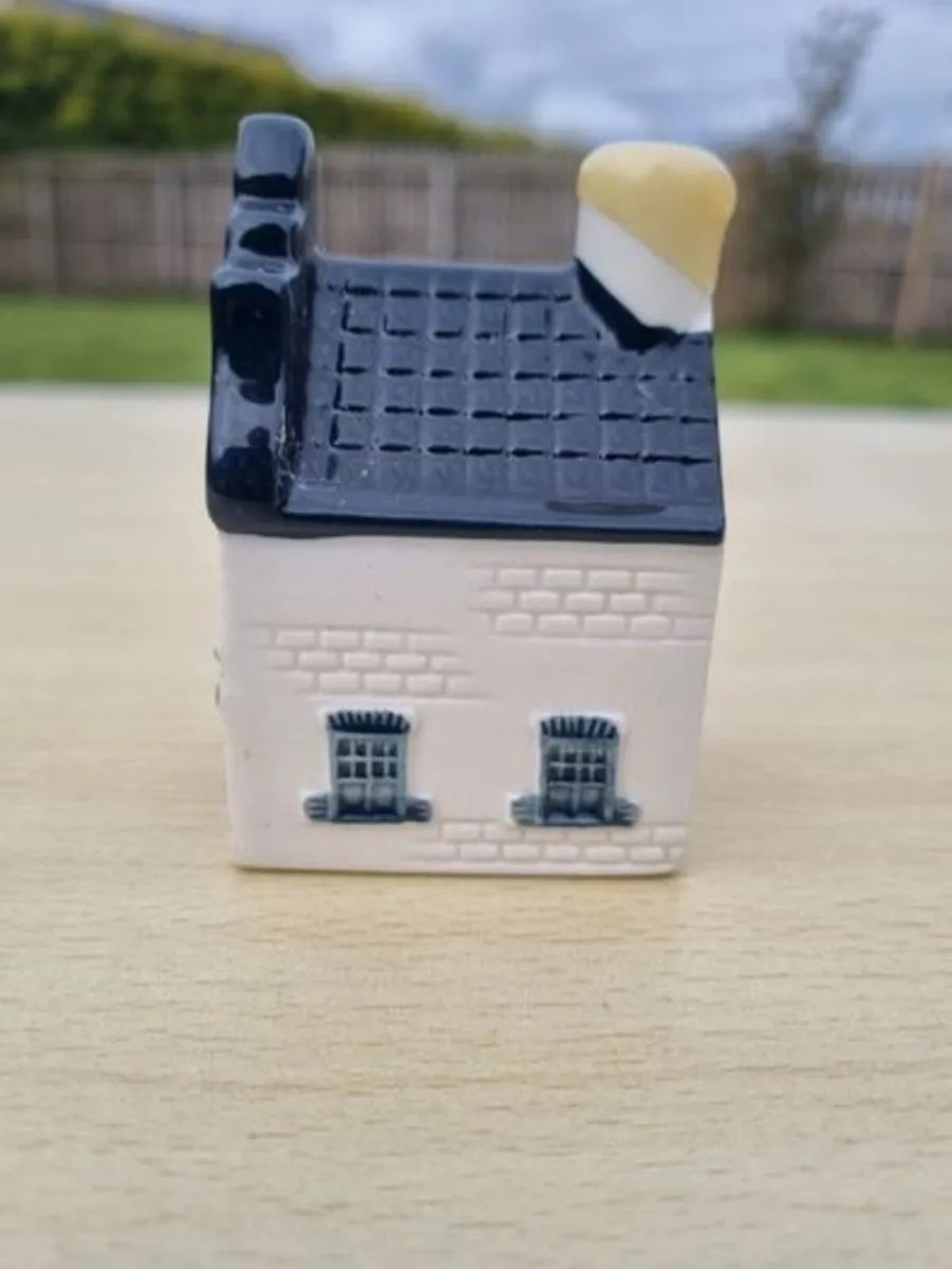 Ceramic miniature of KLM house number 1 - Image 2