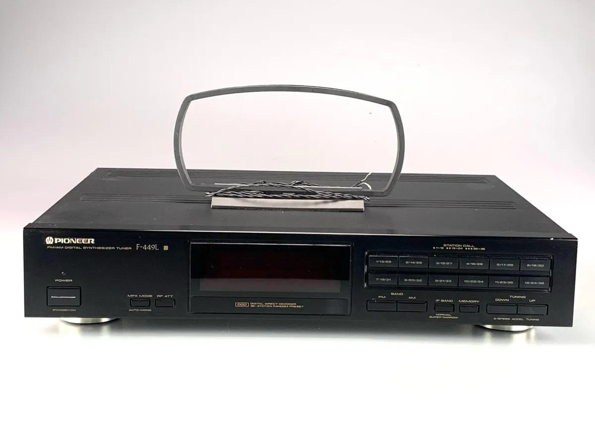 Pioneer F-449L FM/AM digital synthesizer tuner - Image 1