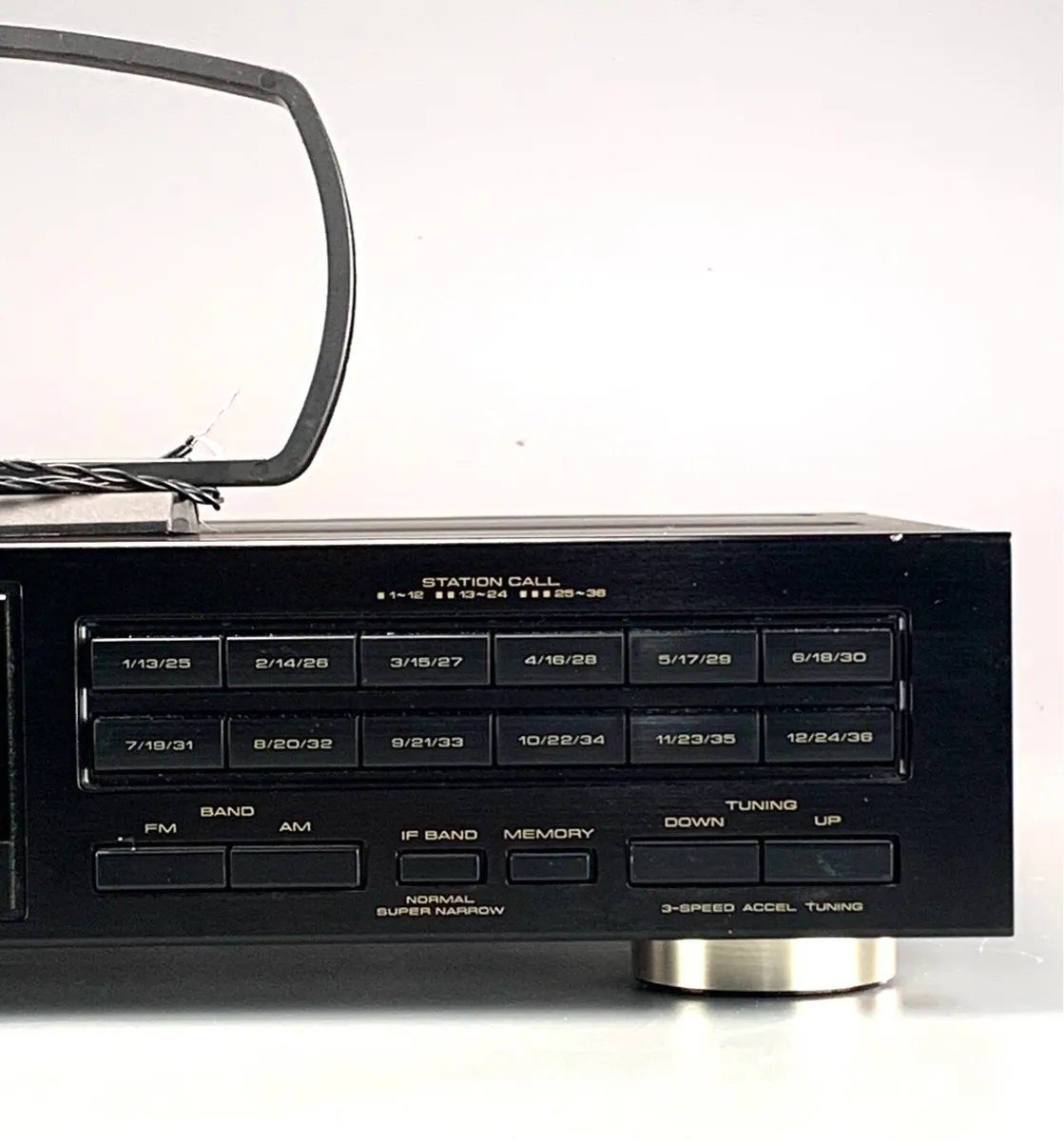 Pioneer F-449L FM/AM digital synthesizer tuner - Image 3