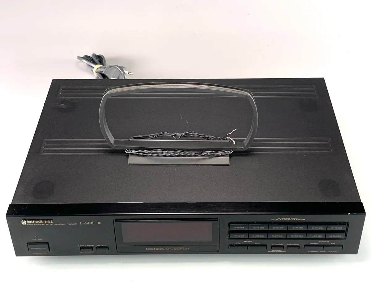 Pioneer F-449L FM/AM digital synthesizer tuner - Image 4