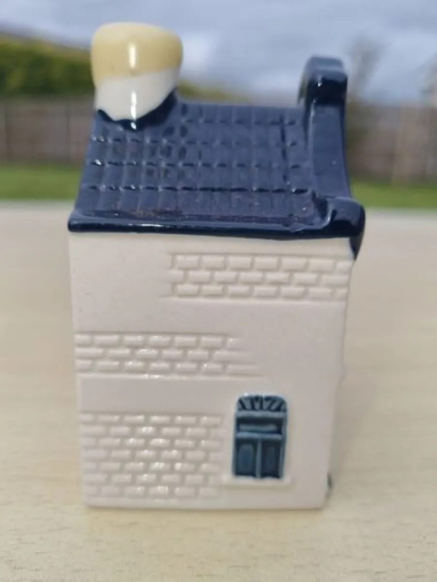KLM Blue Delft House ceramic collector's house no5 - Image 3