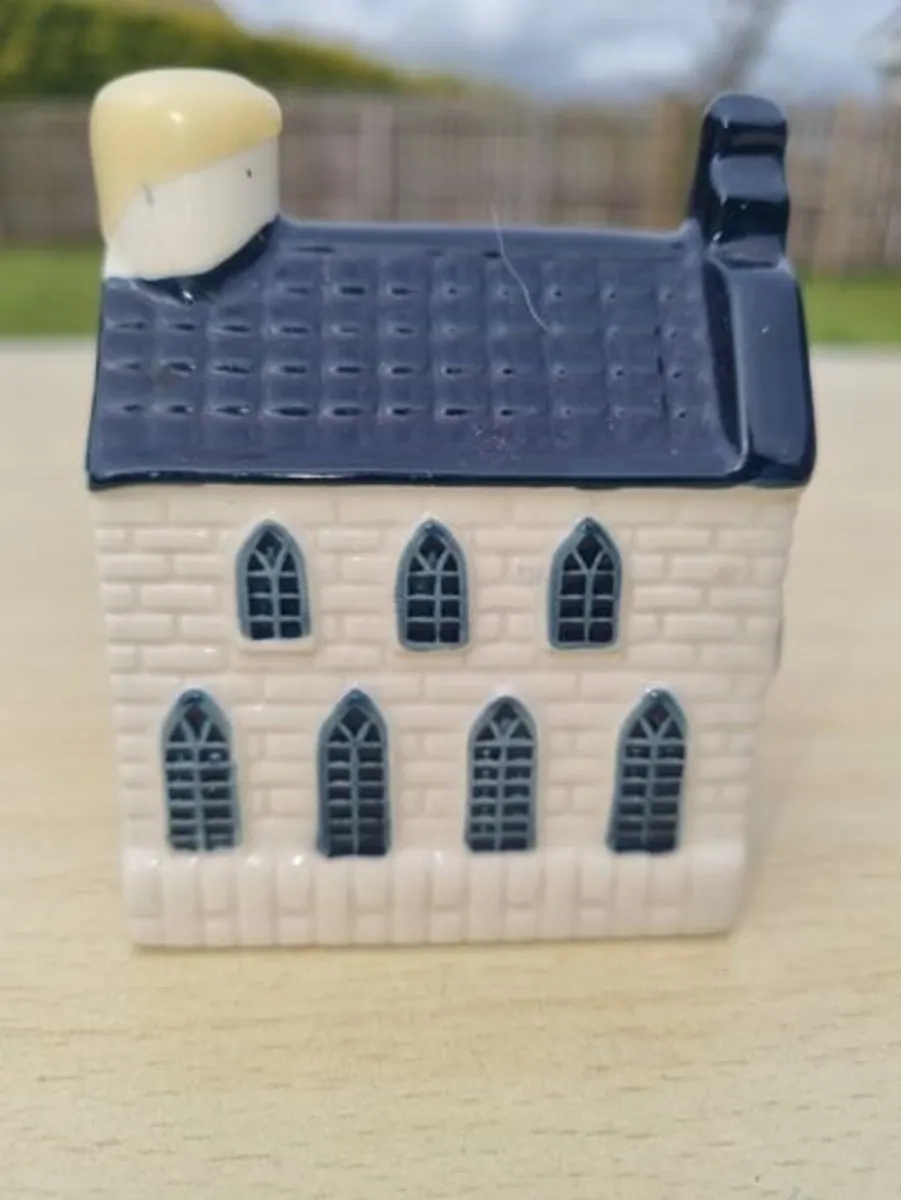 KLM miniature house made of Delft Blue ceramic - Image 3