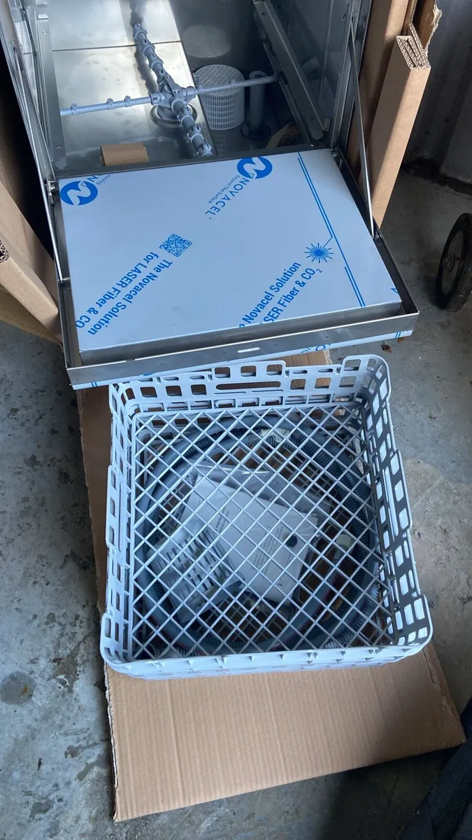 A 400x400 square basket Glasswasher - Image 3