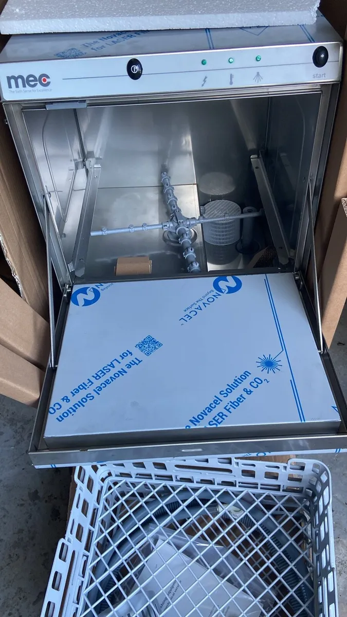 A 400x400 square basket Glasswasher - Image 4