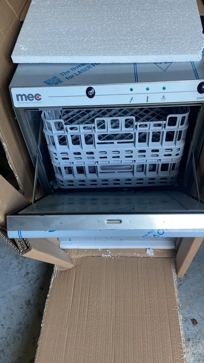 A 400x400 square basket Glasswasher - Image 2