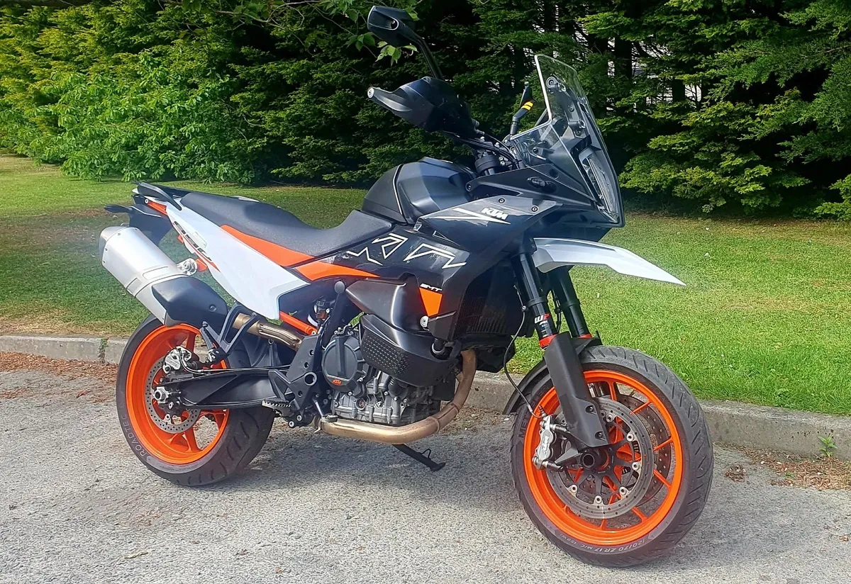 KTM 890smt - Super Moto Turing - Image 1