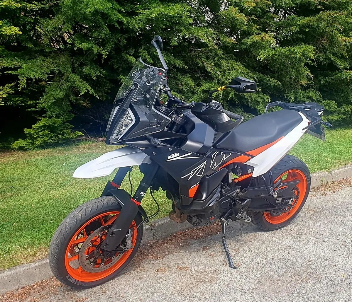 KTM 890smt - Super Moto Turing - Image 3