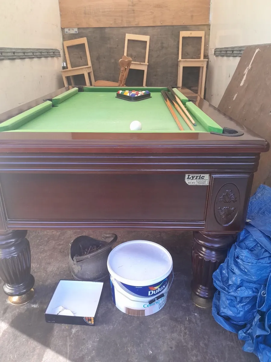Pool table - Image 1