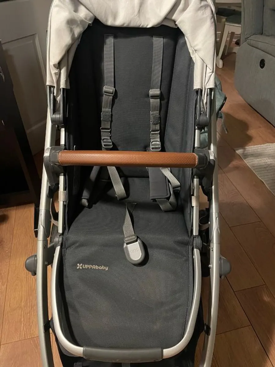 UPPAbaby Vista V2 - Full Travel System and Ganoosh - Image 4