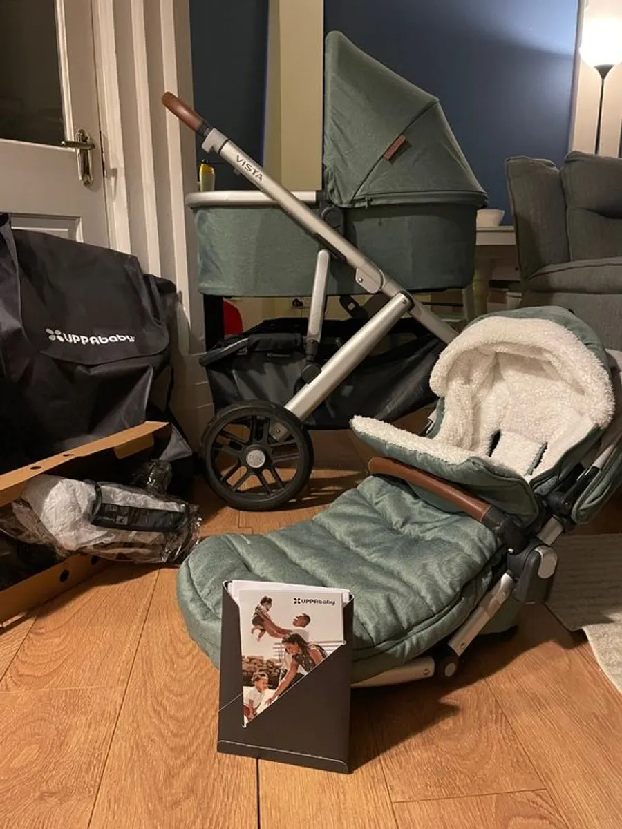UPPAbaby Vista V2 - Full Travel System and Ganoosh - Image 2