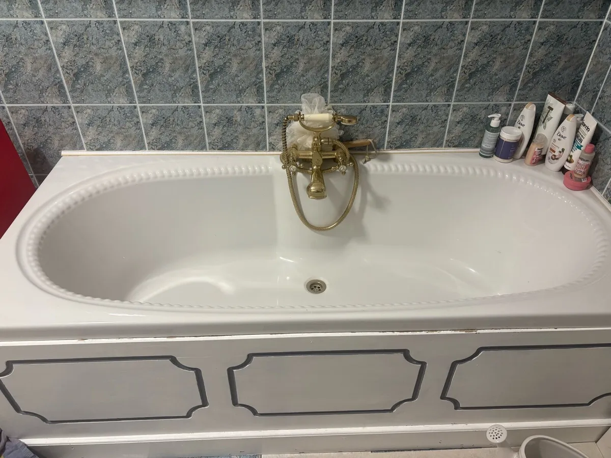 Bathroom suite - Image 2