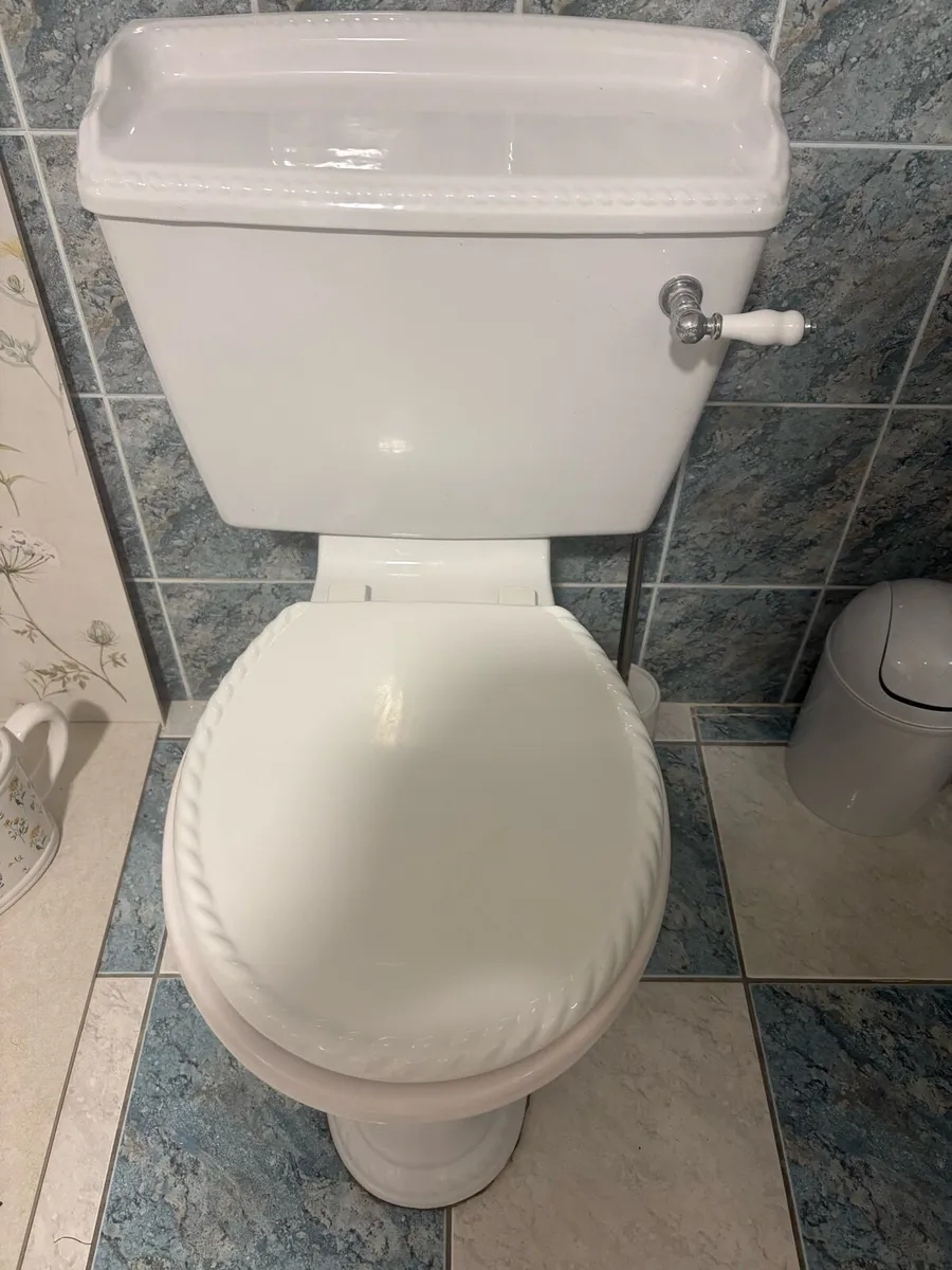 Bathroom suite - Image 3