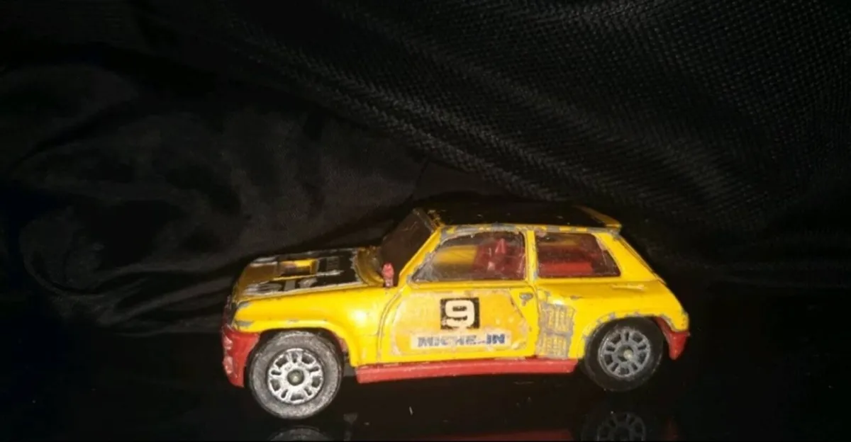 VINTAGE CORGI RENAULT 5 RALLY CAR 1981 - Image 1
