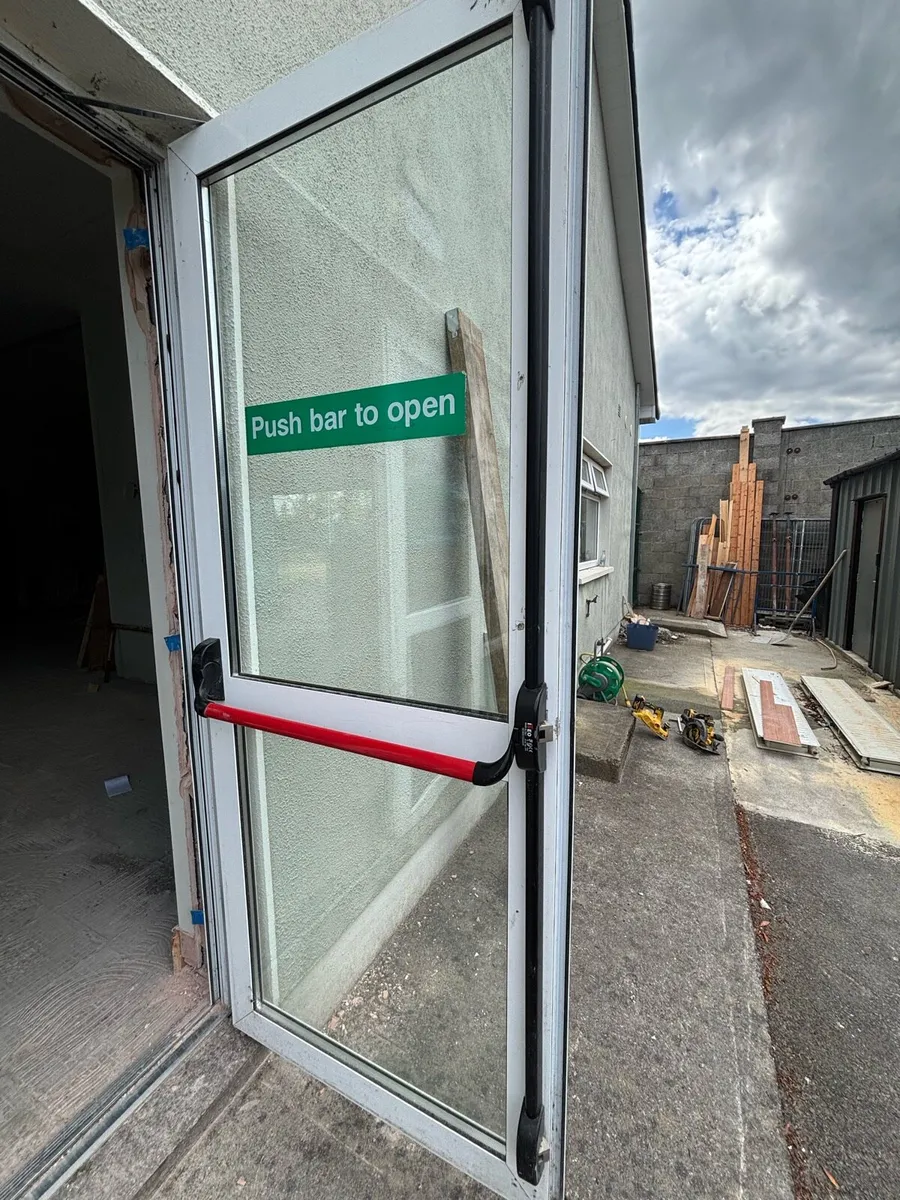 Aluminium double emergency doors - Image 2
