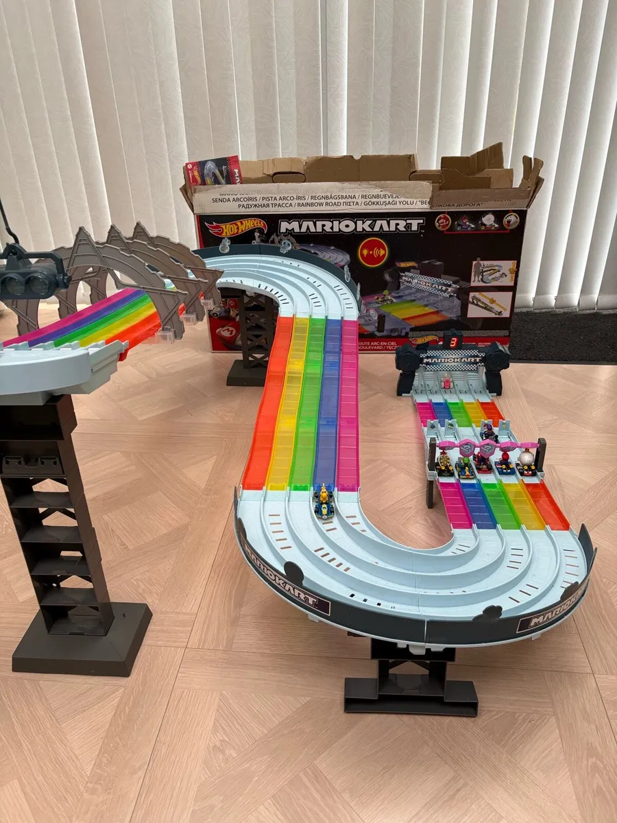 Mario kart hot wheels racetrack - Image 1