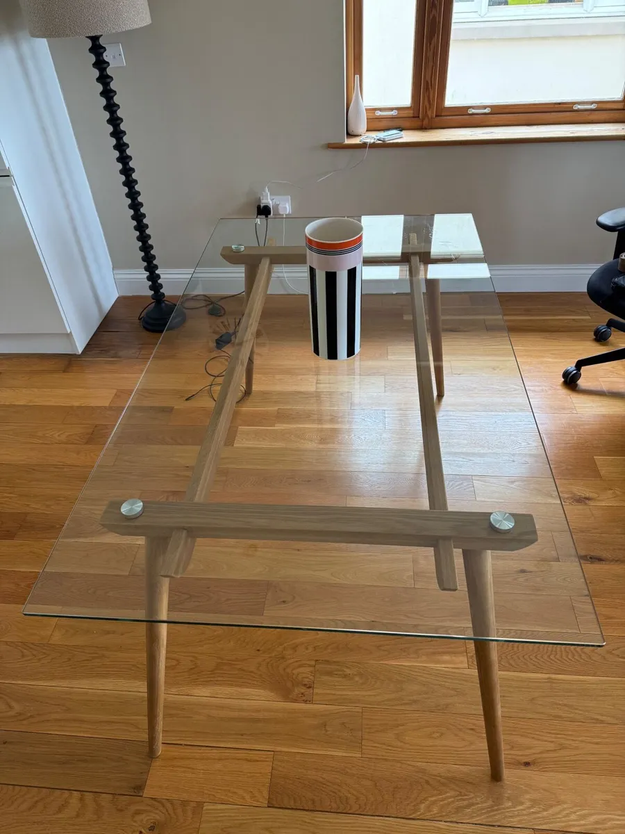 Dining table - Image 1