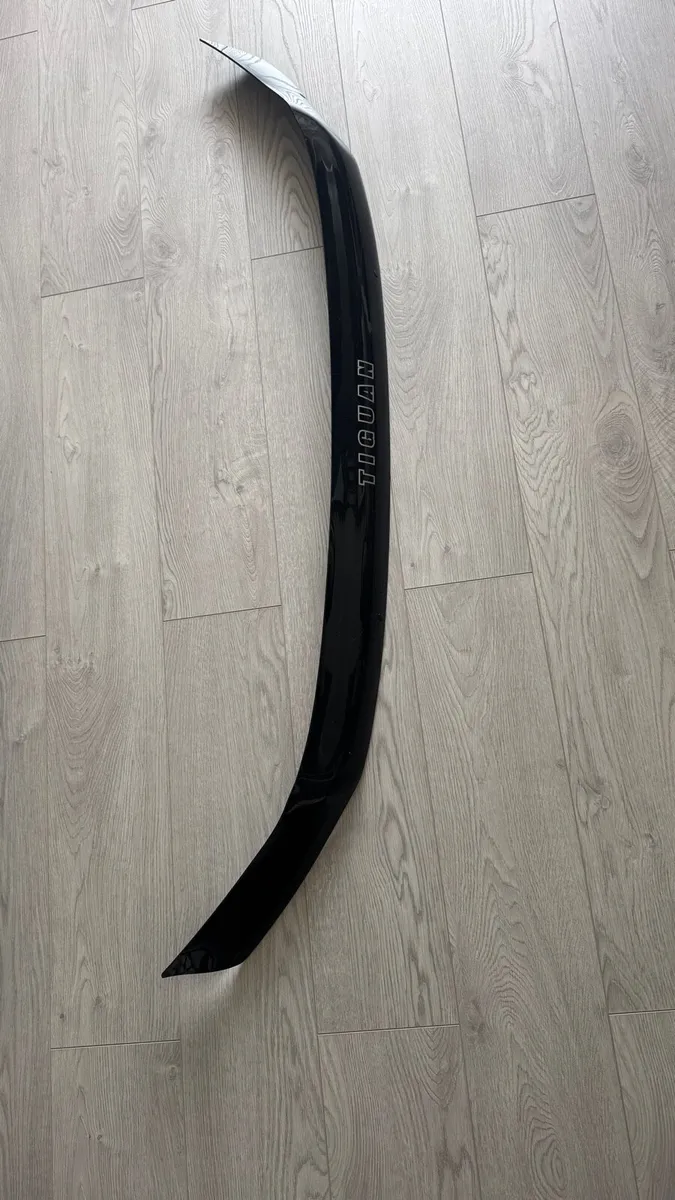 VW Tiguan 2022 Bonnet deflector - Image 1
