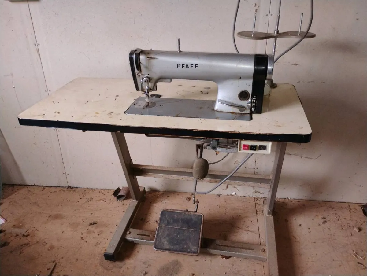 Pfaff industrial sewing machine - Image 1