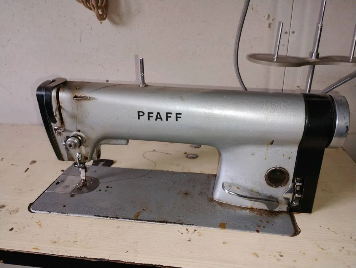 Pfaff industrial sewing machine - Image 2