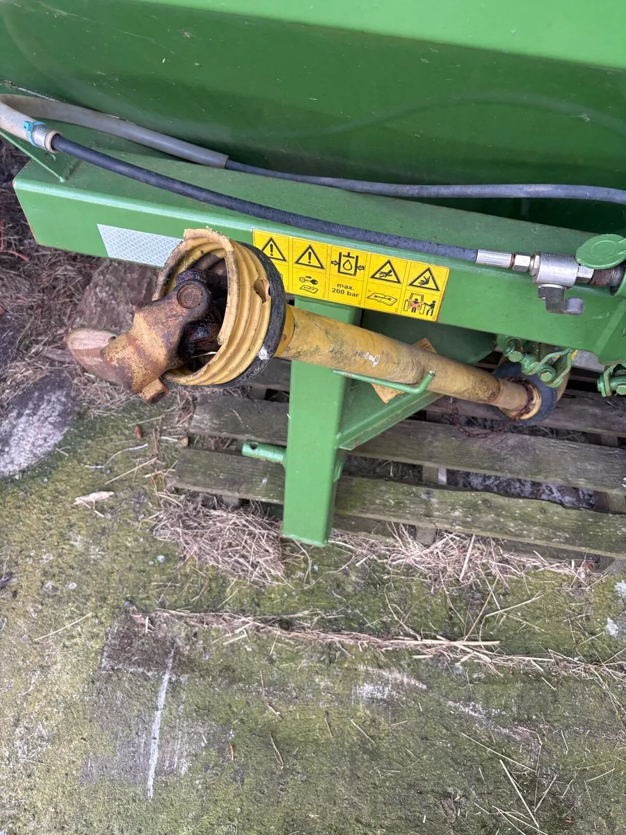 Amazone ZA-F Fertiliser Spreader - Image 3