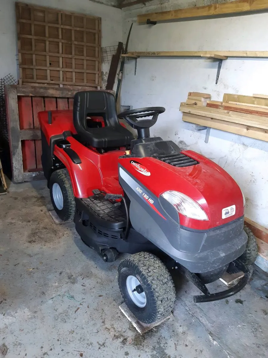 Ride on lawnmower - Image 1