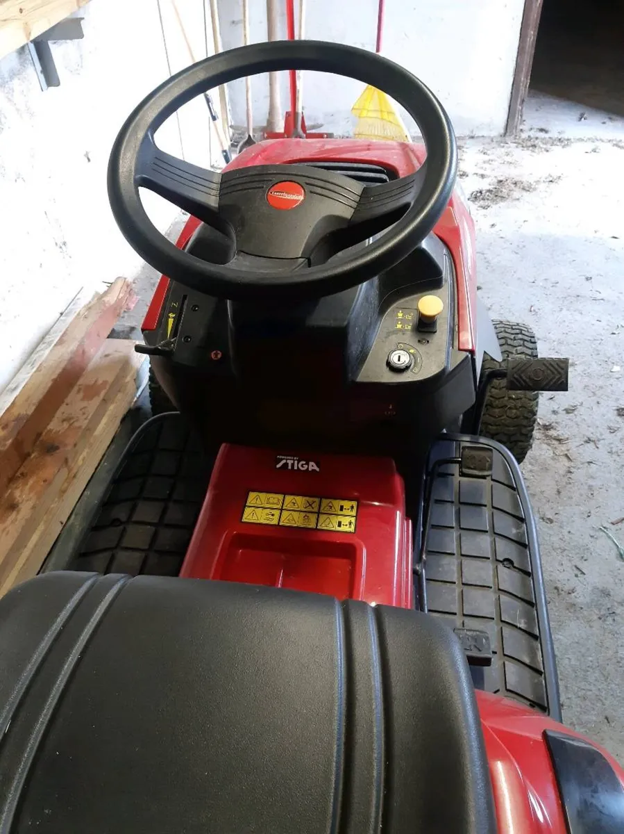 Ride on lawnmower - Image 2