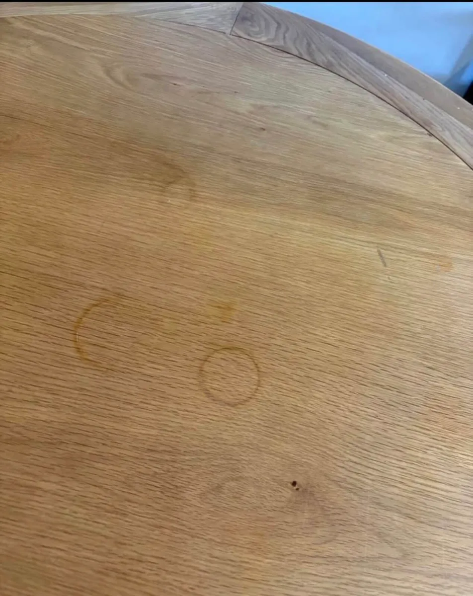 Oak Circle Dinning table - Image 3