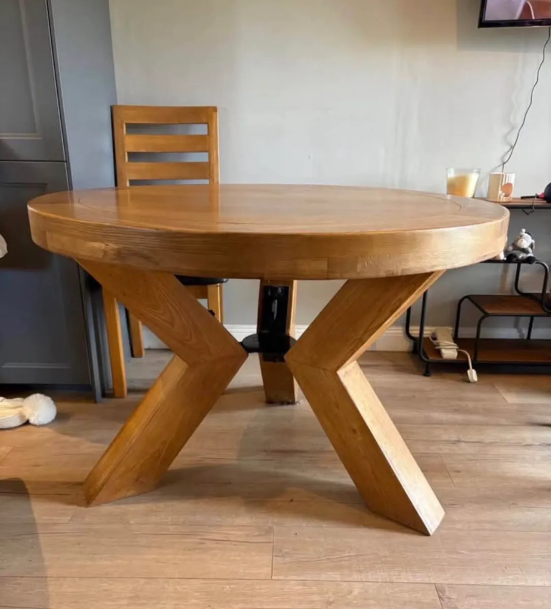 Oak Circle Dinning table - Image 1