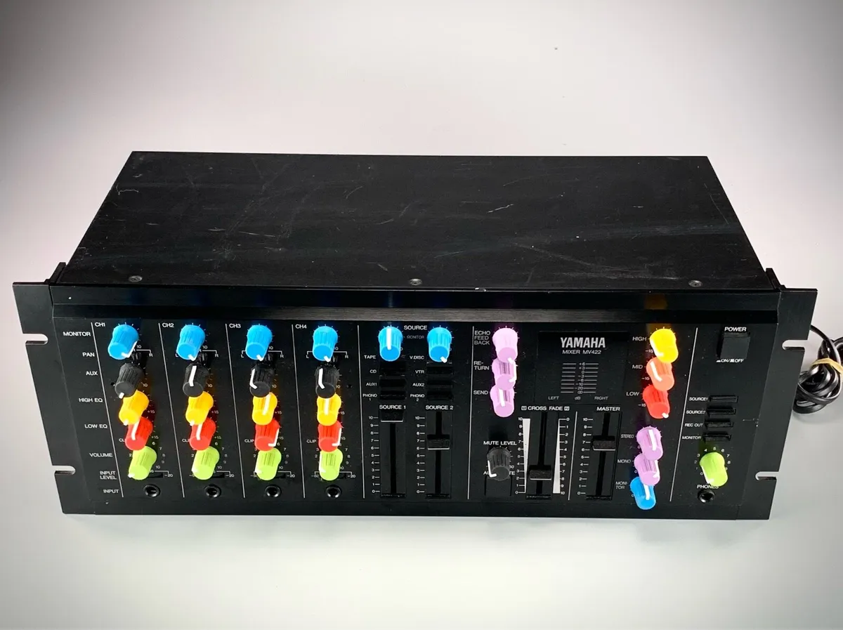 Yamaha MV422 4-channel analog mixer - Image 1