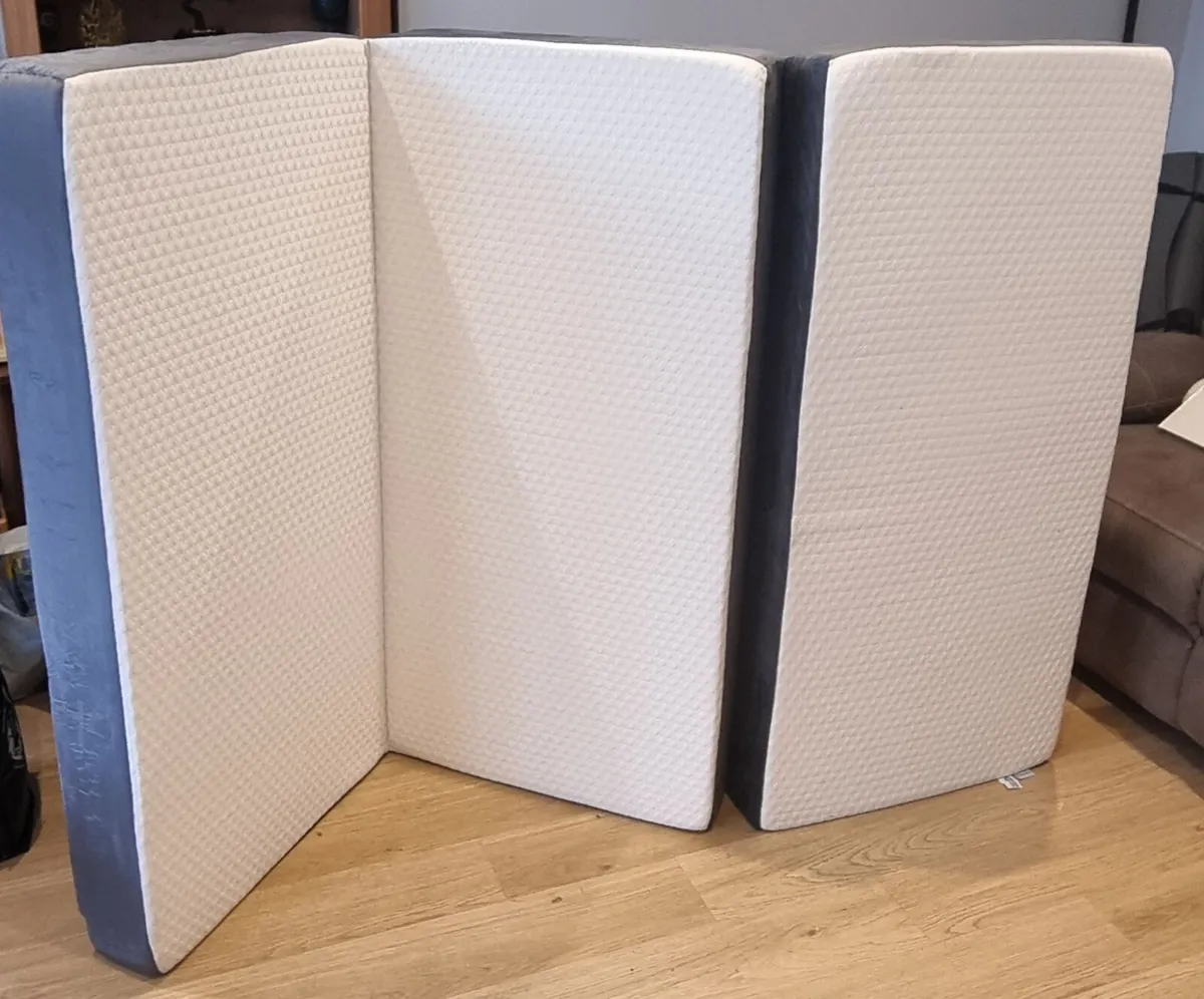 Foldable seat/matress - Image 1