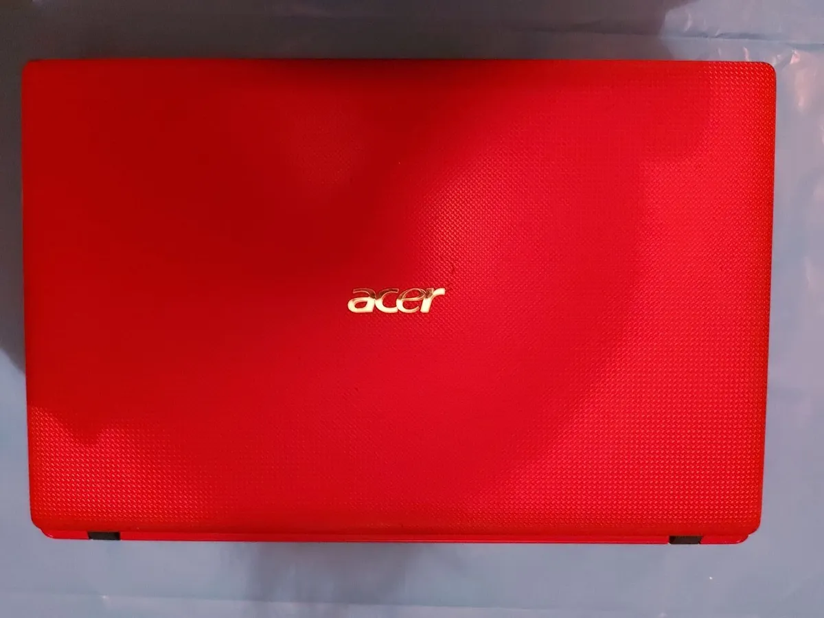 Acer Aspire Laptop, Red, 3GB Ram, 500GB HDD, Win - Image 3