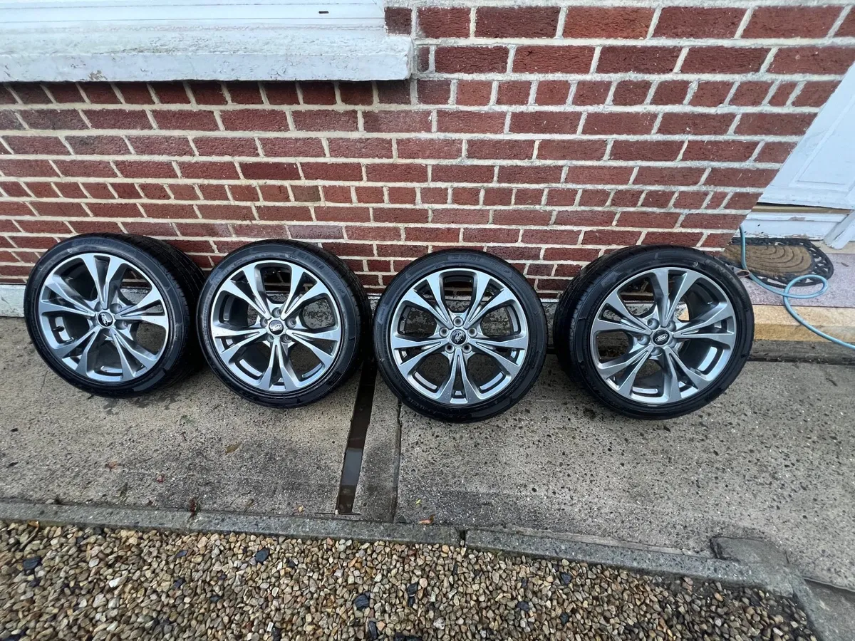 Set of 4 Ford Alloy Wheels with Tires – €800  For - Image 3