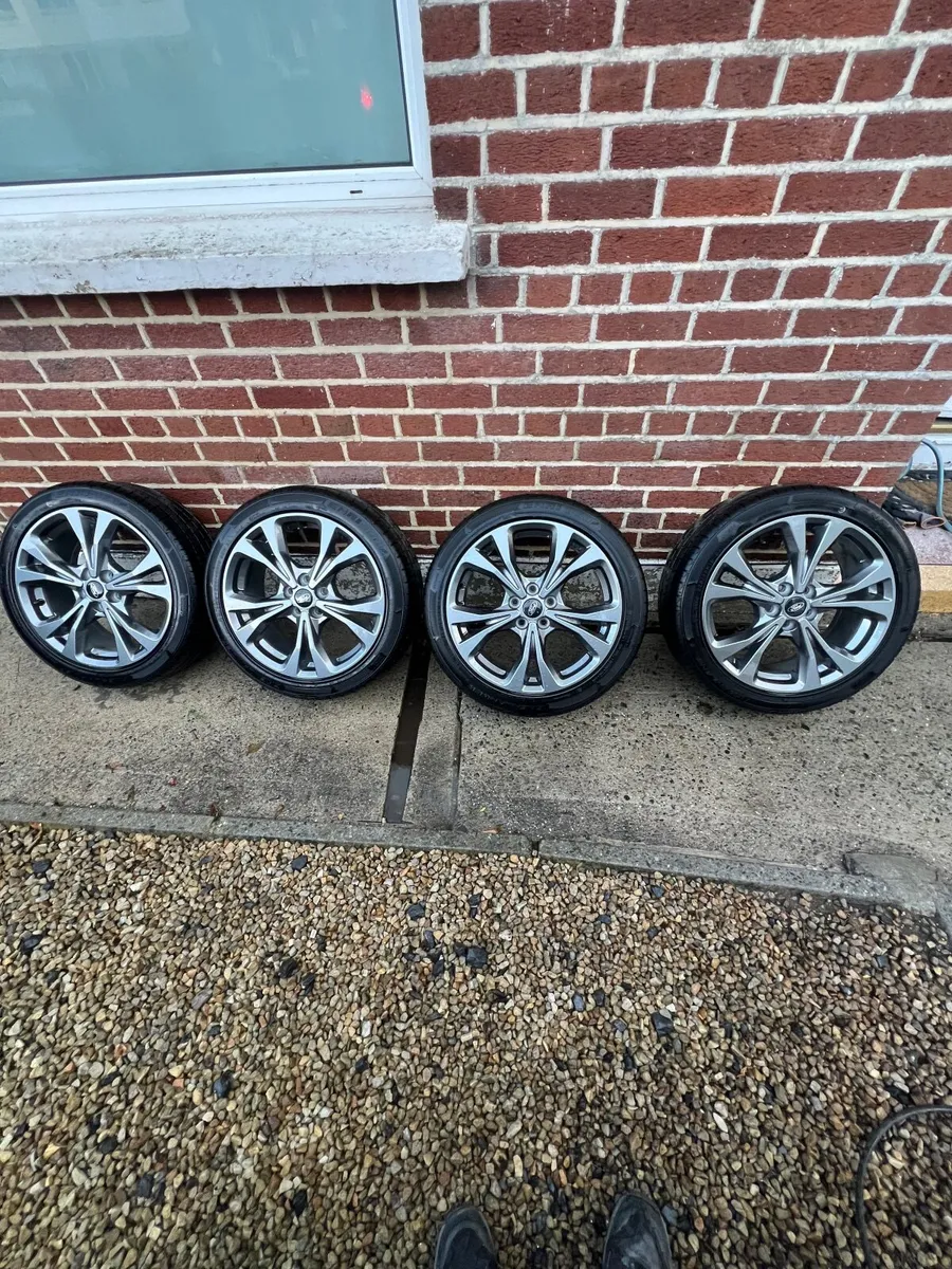 Set of 4 Ford Alloy Wheels with Tires – €800  For - Image 2