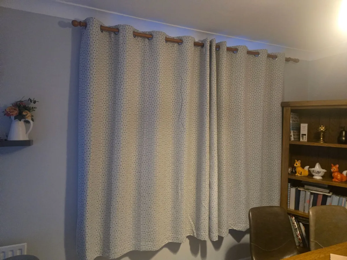 Curtains - Image 2