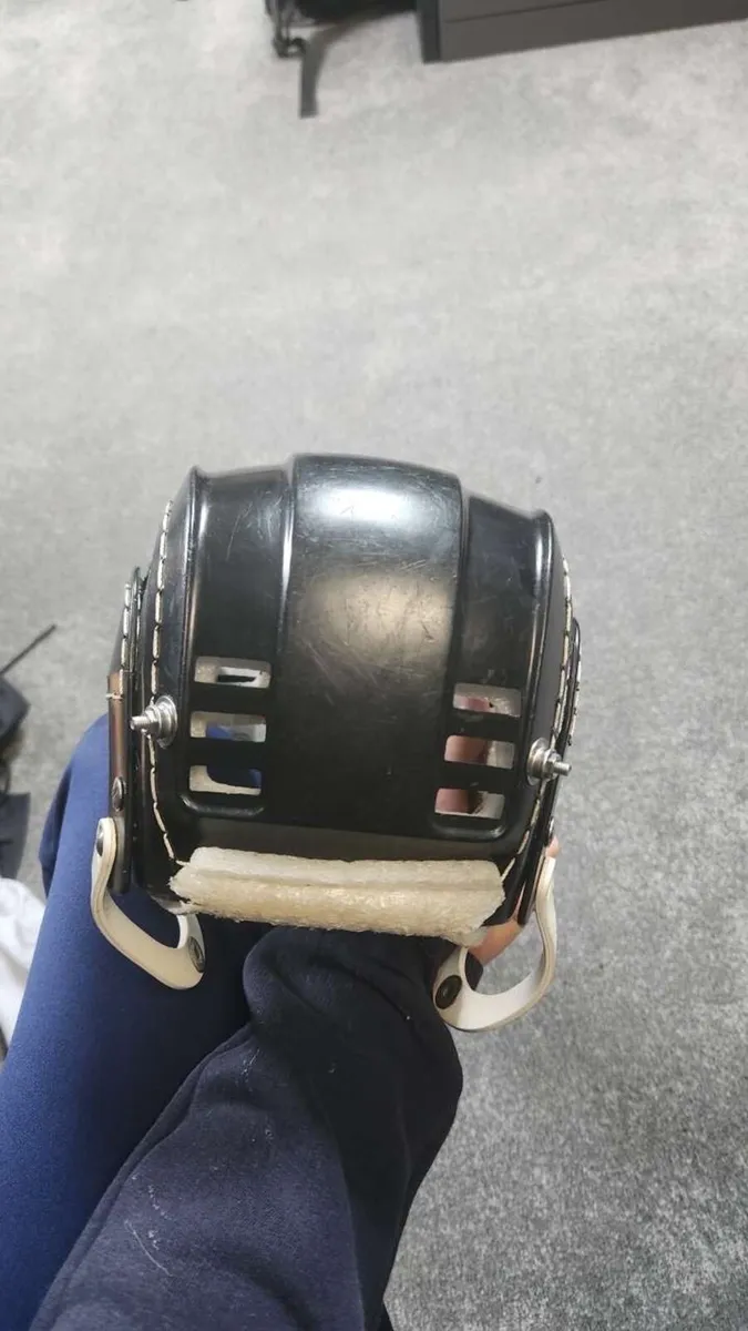 Hurling helmet - Image 2