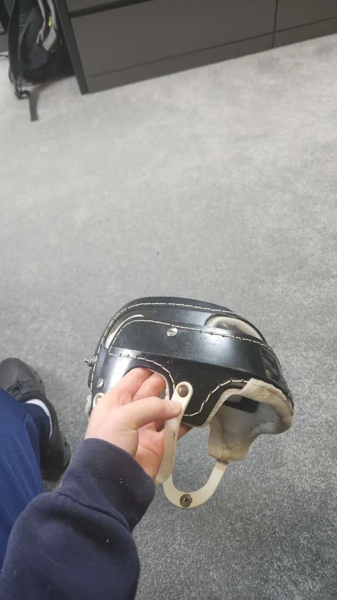 Hurling helmet - Image 1