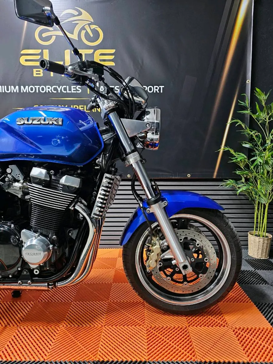 Suzuki GSX 1400 - Image 2