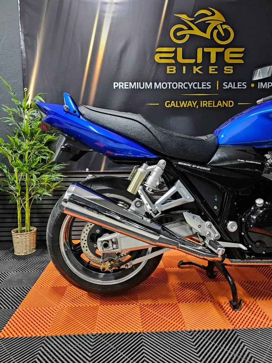 Suzuki GSX 1400 - Image 3