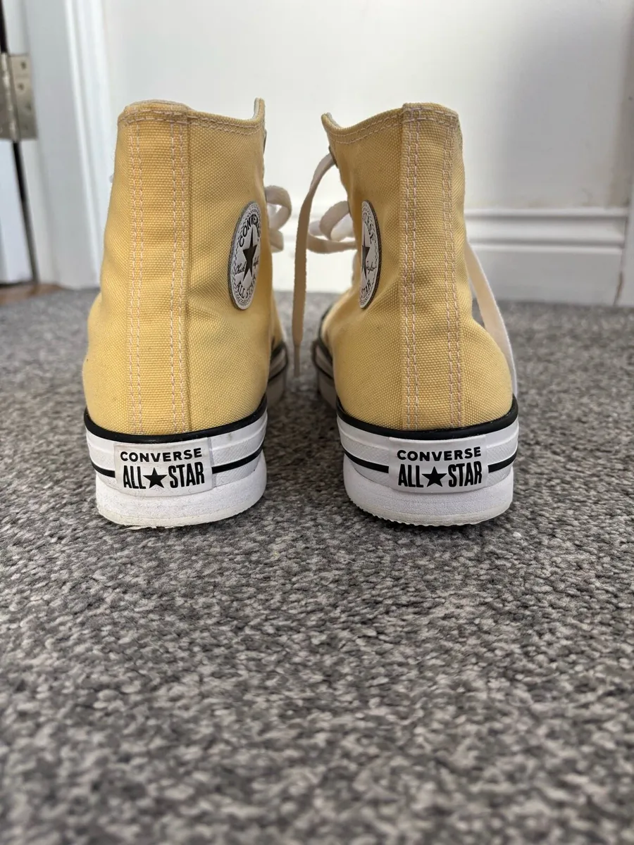 Yellow Converse platforms - Image 2