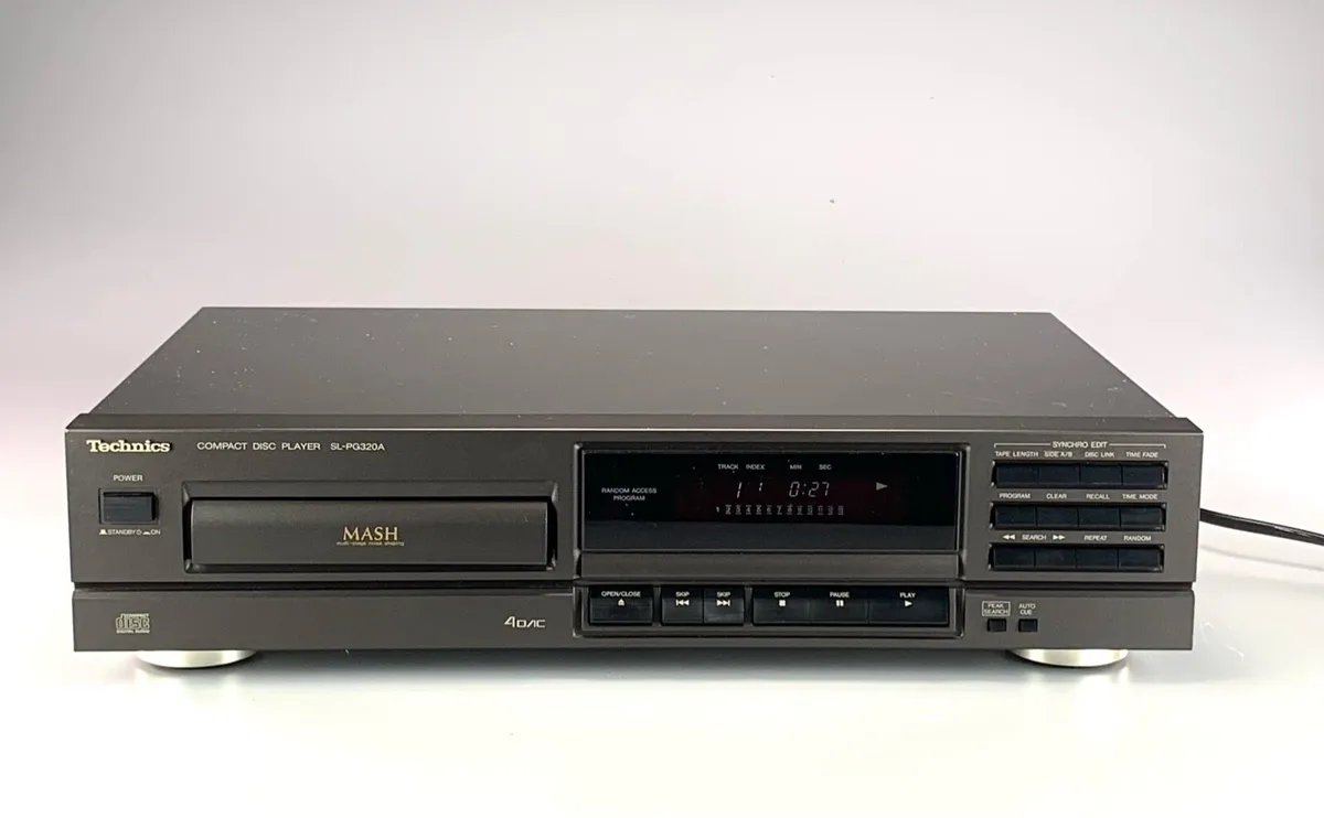 Technics SL-PG320A compact disc players - Image 1