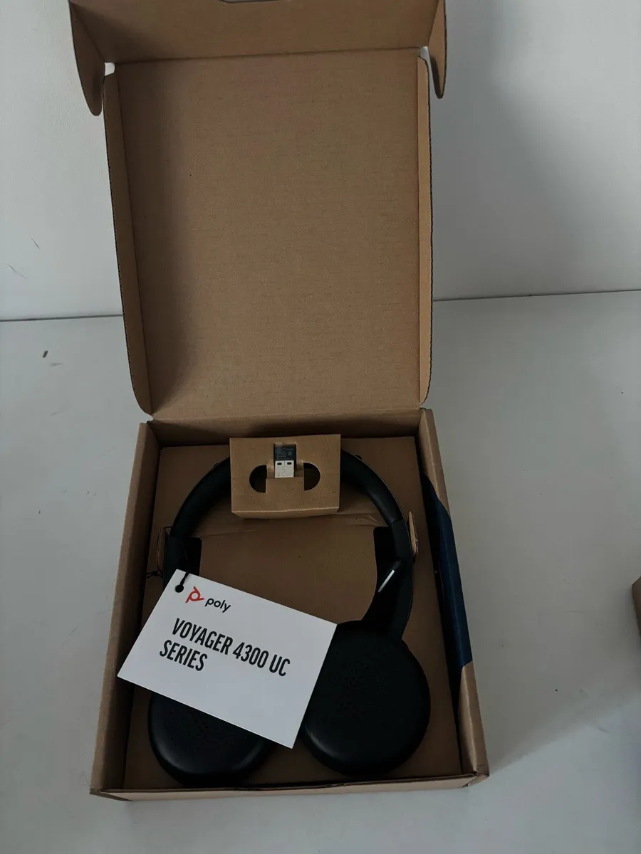 Brand new poly voyager headset - Image 1
