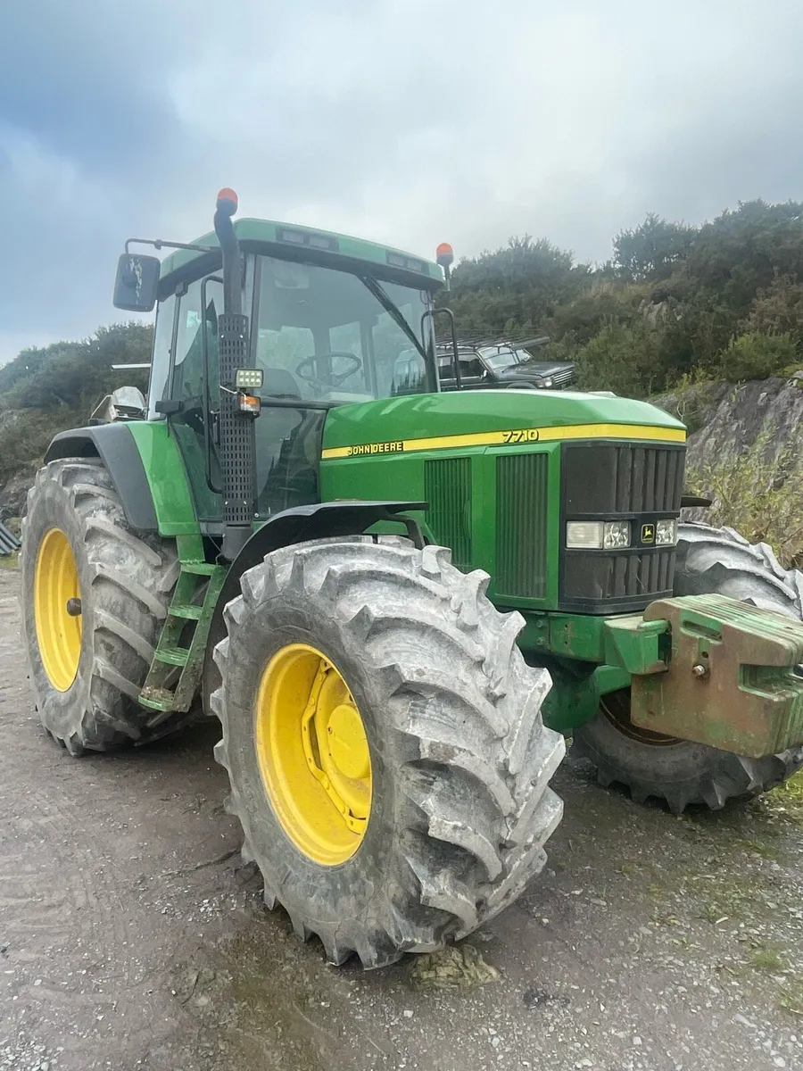 John Deere 7710 - Image 1