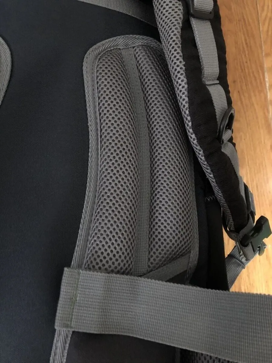 Lichfield egol,40 litre black and grey backpack - Image 3