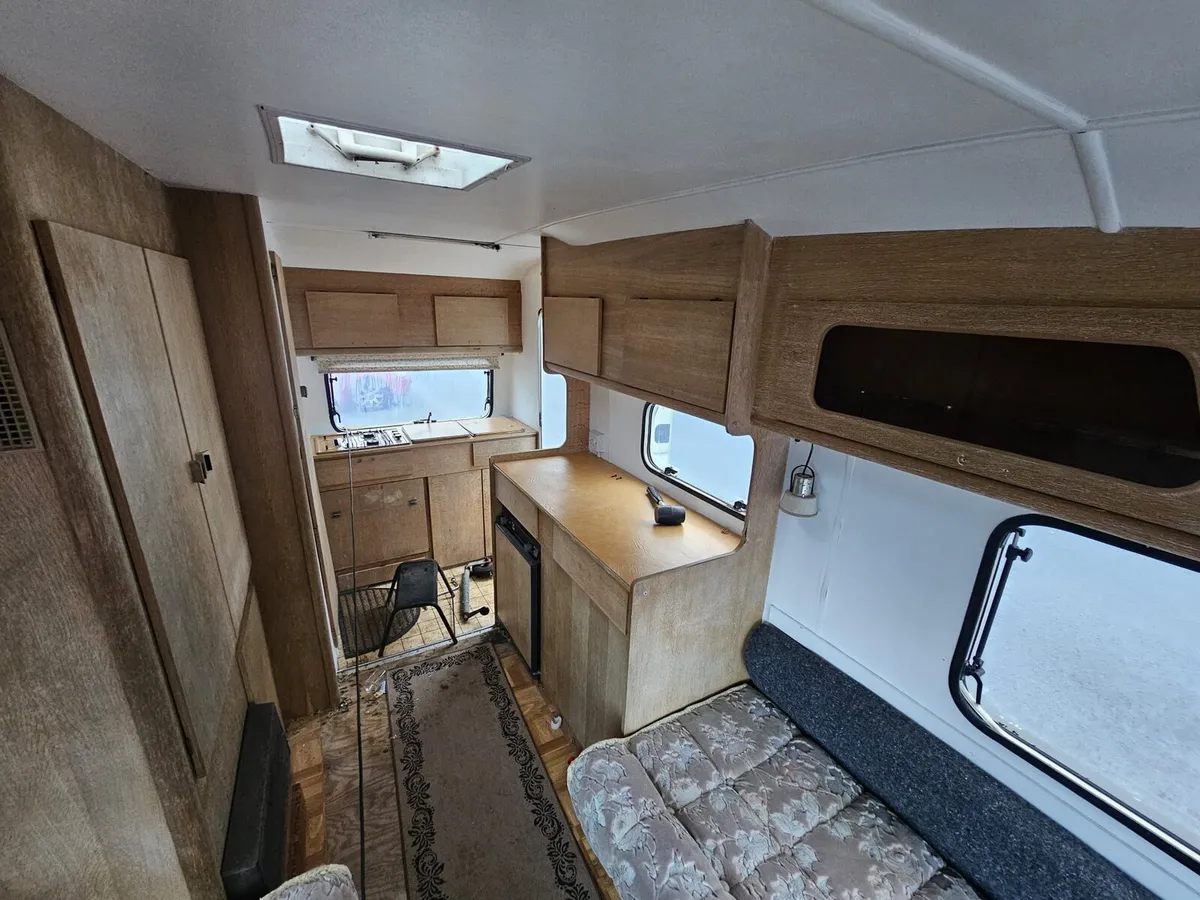 Caravan - Image 3