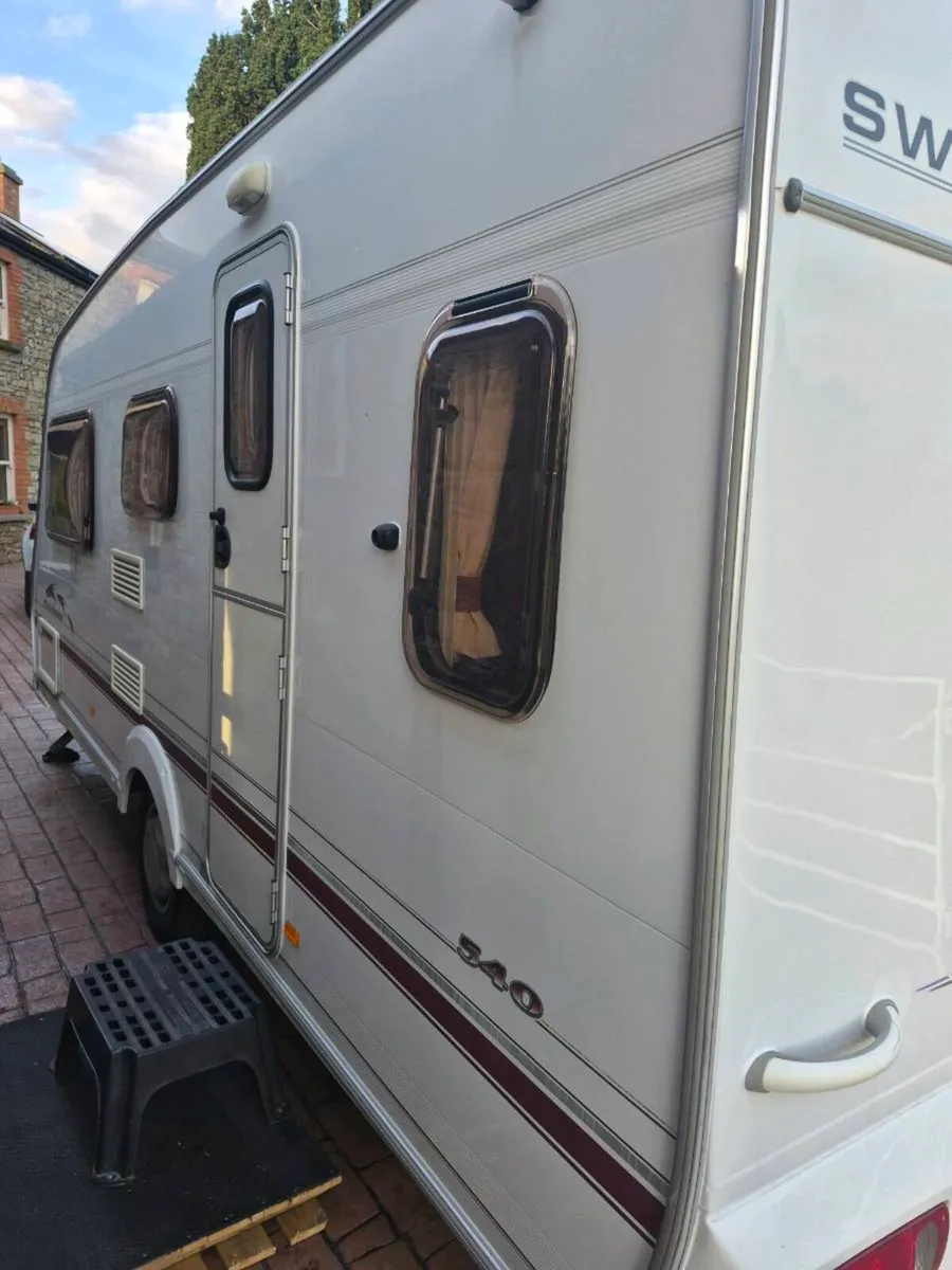 Swift charisma 5 berth caravan - Image 3