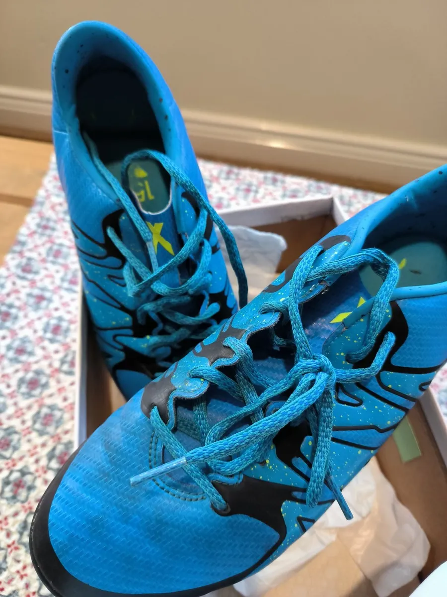 soccer boots and shin guards - Image 2